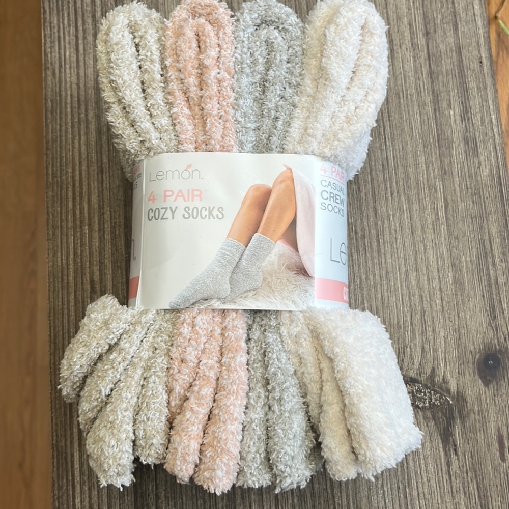 Lemon 4 pair casual crew socks cozy soft woman’s size 5-9.5